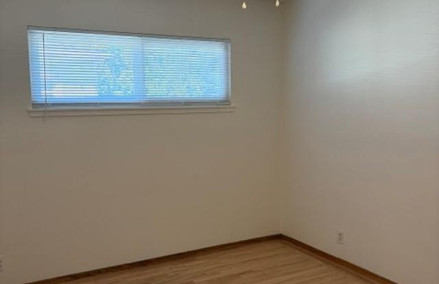 Updated 3BR/2BA Single Family Home in Prime Sunnyvale Location - Large Yard Gallery 4