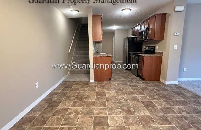North Brooklyn Park Town Homes, Dedicated Office, 2 Car Garage, Washer/Dryer, Front Patio Gallery 1