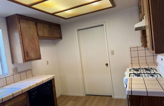 Cute Three Bedroom in South Bakersfield Gallery 4