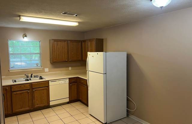 3 Bed 2 Bath Duplex Gallery 4