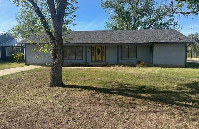 2302 W Ave L photos photos