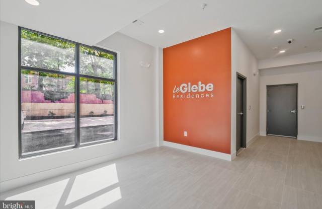 228 GLEBE Road W Gallery 2