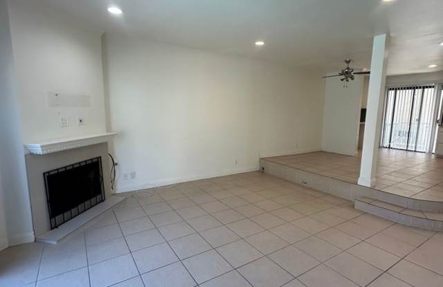 2 bed 2.5 bath townhome in Woodland Hills Gallery 3