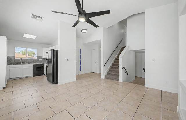 $500 Off Rent! No HOA North Phoenix 3BR Home with Large Yard & Garage photos photos