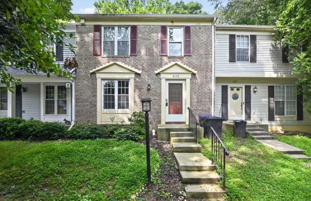 4BR BURKE CENTRE TOWNHOME | 3 FINISHED LEVELS | RENT AS LOW AS $3,400 WITH LONG-TERM LEASE Gallery 3