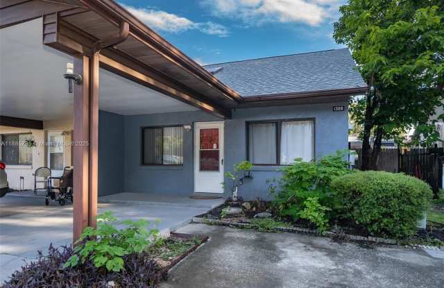 1306 Vine St - 1306 Vine Street, Leesburg, FL 34748