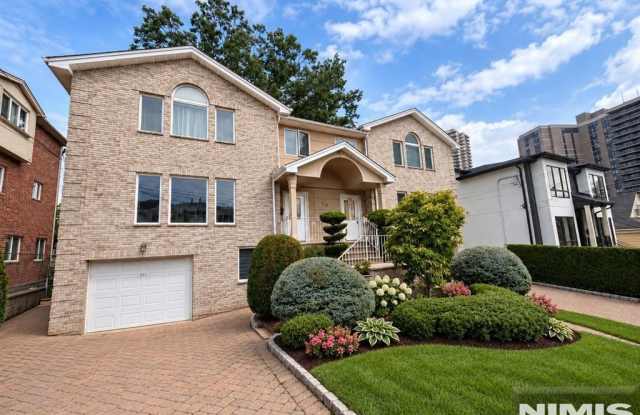 217 Slocum Way Gallery 1