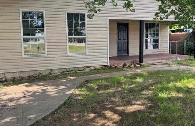 205 W Bond Street photos photos