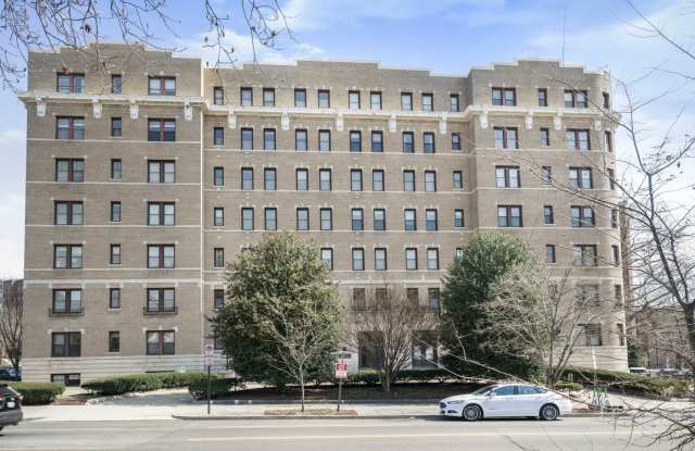 Dual-Entry Designer 2BR | In-Unit W/D | Pet Friendly & Parkside! Available now! photos photos