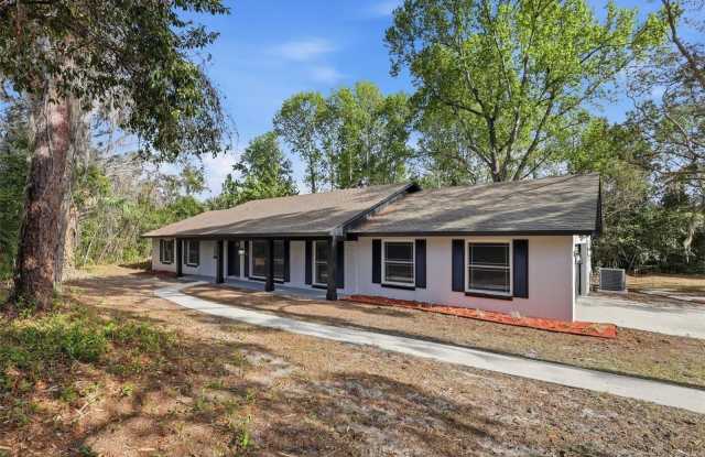 300 E SWEETWATER CREEK Drive Gallery 1