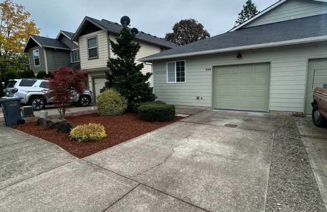 (870) College Street Duplex - 3 Bedroom / 2 Bathroom photos photos (870) College Street Duplex - 3 Bedroom / 2 Bathroom photos photos