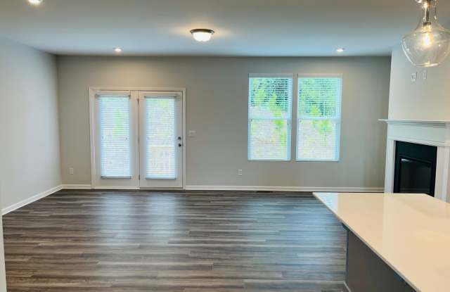 LIKE NEW Townhome located in Westside Bend! MUST SEE! Gallery 4