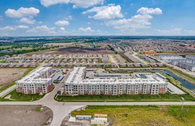 Palladium East Foster Crossing photos photos