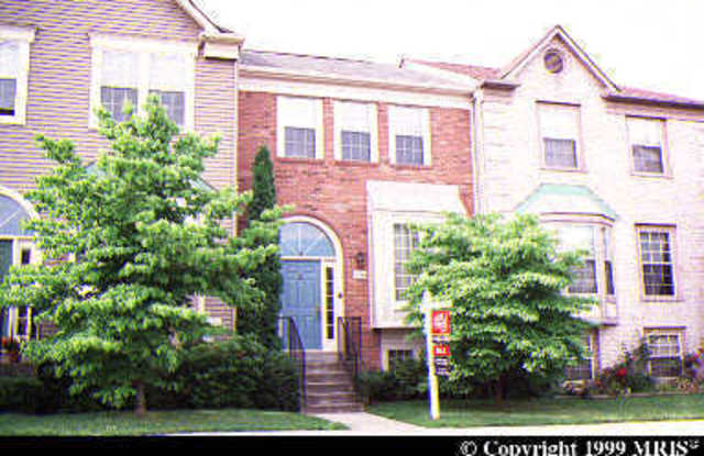 Spacious townhouse, walk to METRO, pool, parking, all you could want! photos photos Spacious townhouse, walk to METRO, pool, parking, all you could want! photos photos