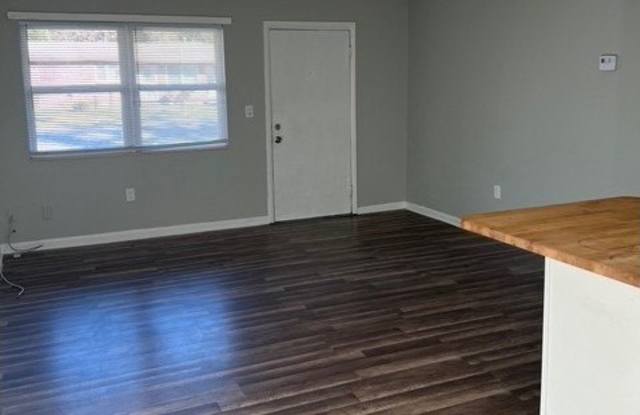 138 NE ALPHA TERRACE Gallery 2