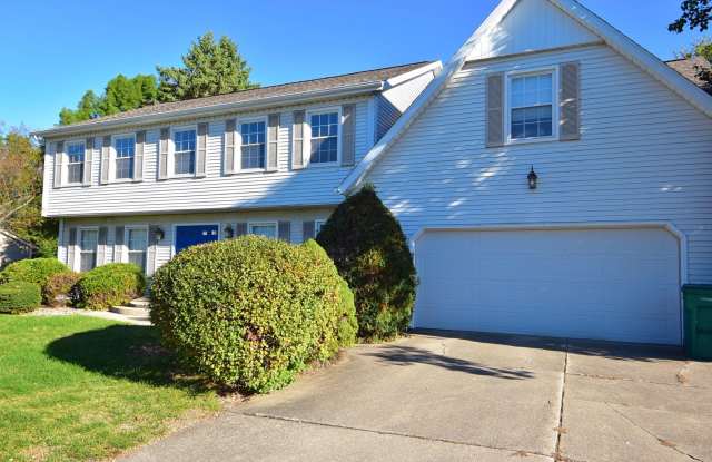 Large executive home in Granger IN - 15691 Sunrise Trail, Granger, IN 46530