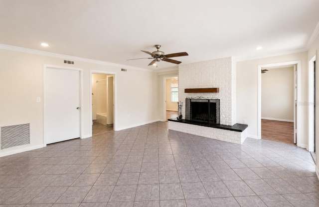 7301 N DARTMOUTH Avenue Gallery 2