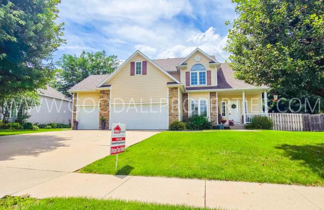 Spacious 4-Bedroom Johnston Home with 3-Car Garage Gallery 1