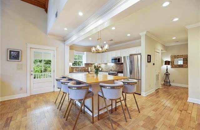 921 Carriage Way Gallery 2