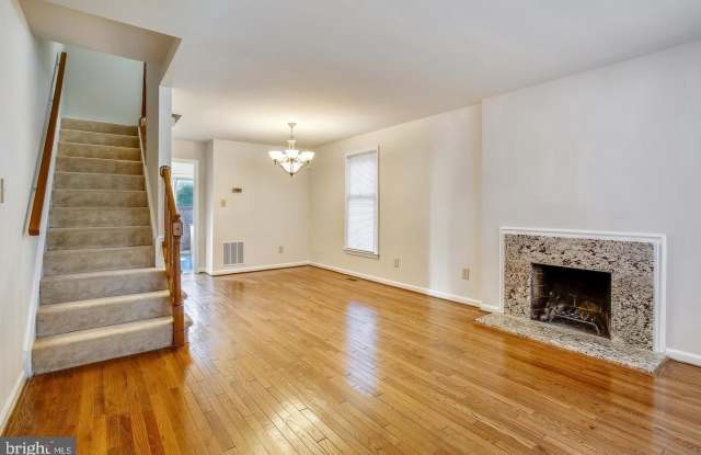 501 COLECROFT Court Gallery 2