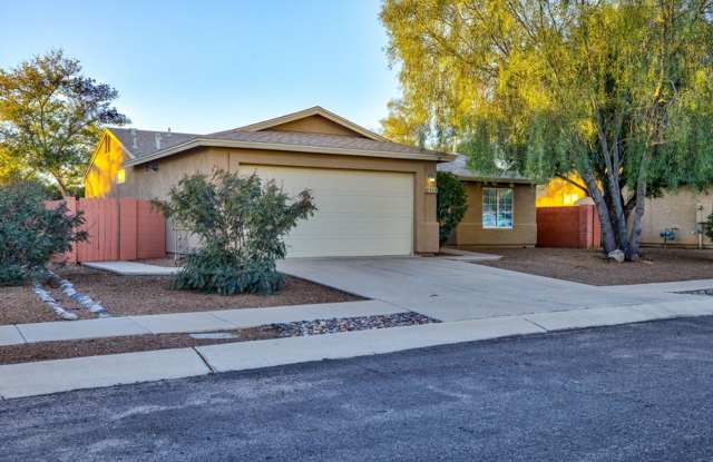 Spacious 3-Bedroom, 2-Bath Home with Large Backyard - 7850 South Solomon Avenue, Tucson, AZ 85747