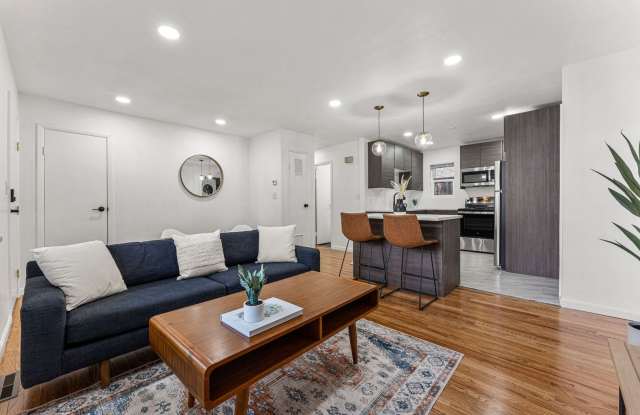 AVAILABLE NOW! Fully updated 2 Bed 1 Bath Near CU Gallery 4