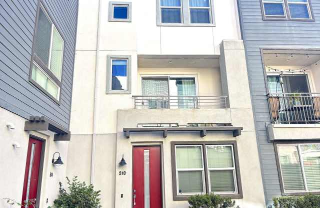 Stylish, Modern Townhome with Designer Touches in the Heart of Escondido photos photos