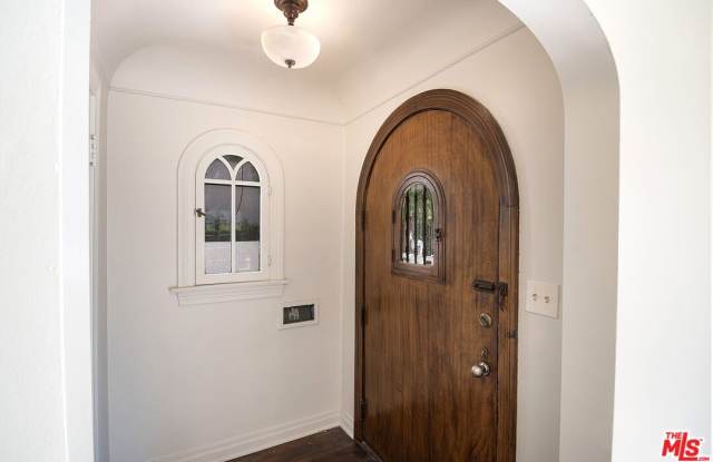 121 S Poinsettia Pl Gallery 4