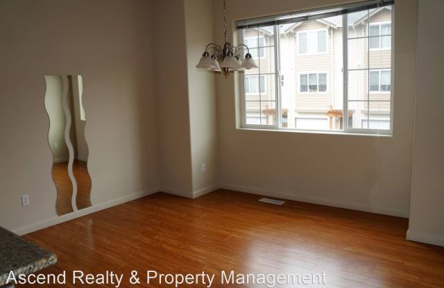 10540 NE Cedar Falls Loop Gallery 4