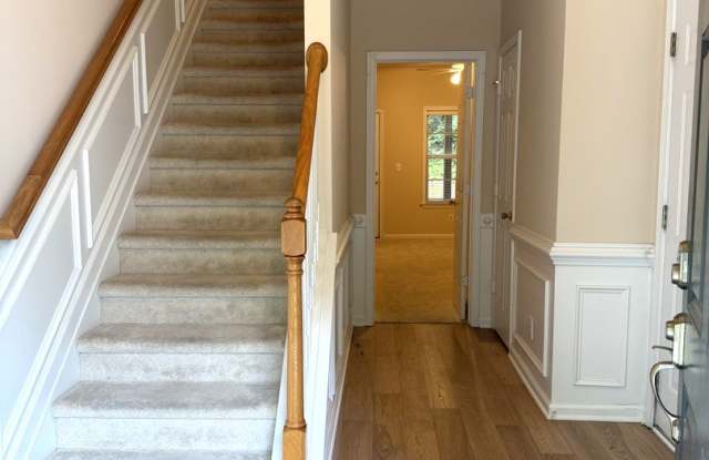 Sandy Springs 3 Bed-3.5 Bath Townhouse in Gated Cambridge, Hardwoods on Main! Gallery 3