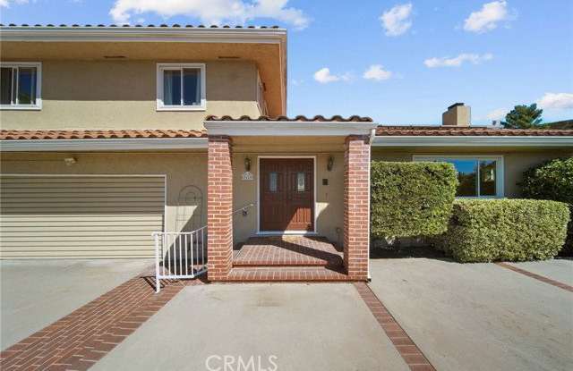 2420 Delisle Court Gallery 2