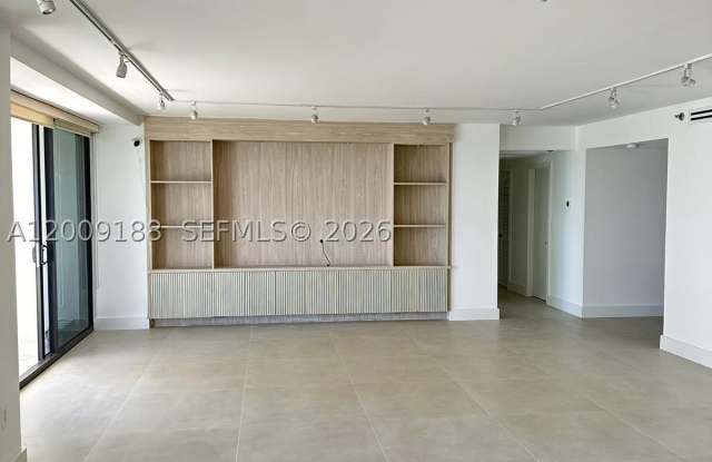 10205 Collins Ave Gallery 1