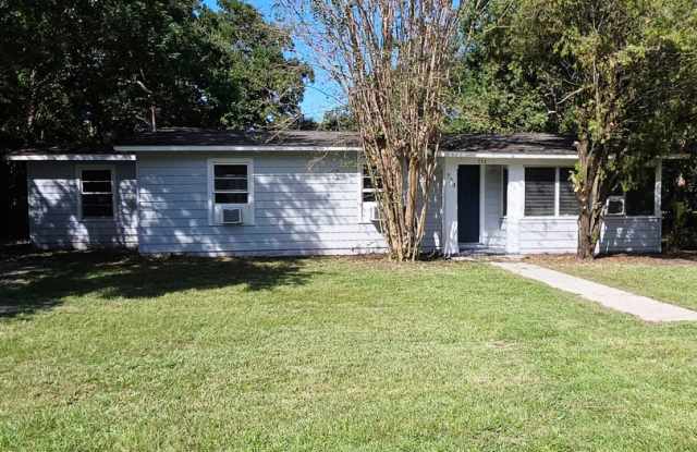 733 Winton Ave: MOVE-IN SPECIAL: HALF OFF YOUR FIRST FULL MONTH’S RENT! Gallery 1