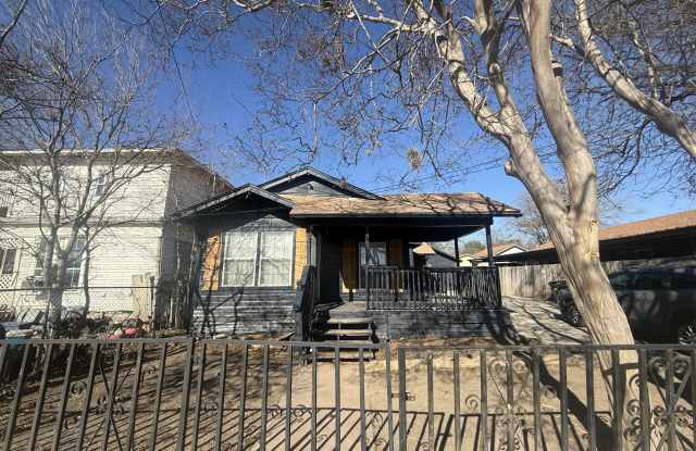 3011 West César E Chávez Boulevard - 1 photos photos