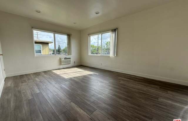 13233 Oxnard St unit: 4 photos photos 13233 Oxnard St unit: 4 photos photos