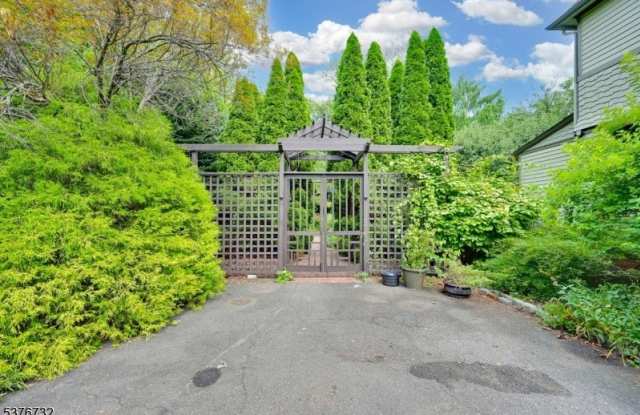 31 Ramapo Ave - 31 Ramapo Avenue, Pompton Lakes, NJ 07442