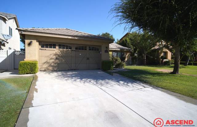 Beautiful 3BD/2BA Home in Bakersfield's 93312 — HOA Community, Open Floor Plan! photos photos