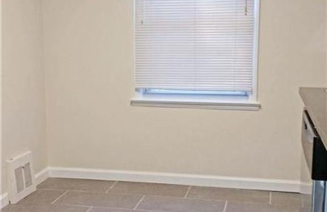 1019 N Wilson Gallery 2
