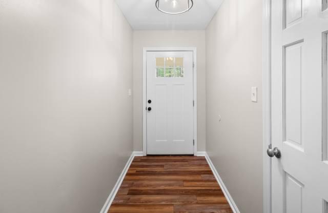 605 Honeysuckly Lane Gallery 3