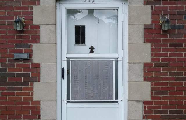 335 S. Eagleson - AVAILABLE JULY 2023 Gallery 3