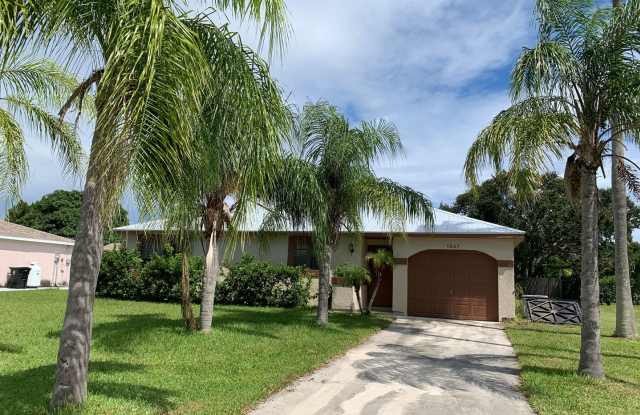 Single family rental home  located East of US 1 off Walton  Rd 2/1/1 photos photos