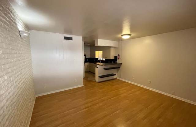 UT PRE-LEASE: 2/1 West Campus fourplex unit. Gallery 4