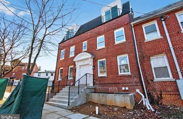 3013 NELSON Place SE Gallery 2