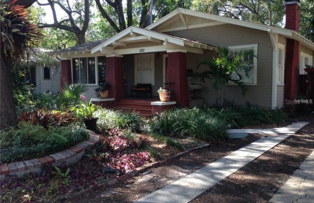 909 E SHADOWLAWN AVENUE - 909 East Shadowlawn Avenue, Tampa, FL 33603