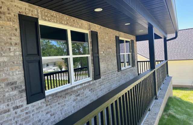 Maryville 37804 - 4 bedroom, 2 bath home - Contact Ed Johnson (865) 924-5045 Gallery 4