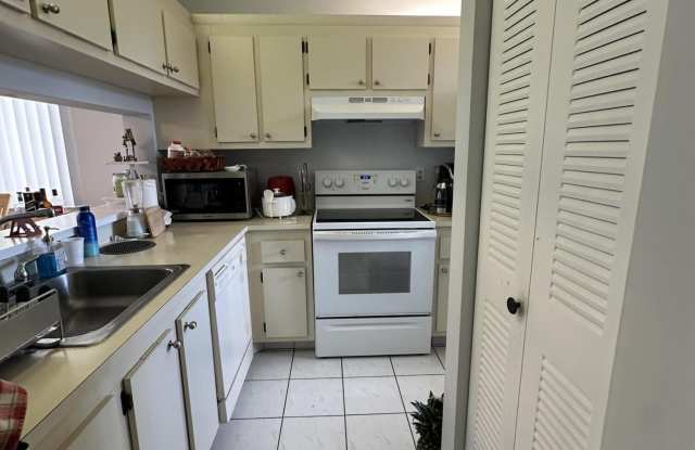 3138 Via Poinciana Gallery 4