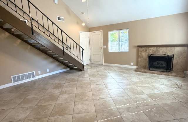 Beautiful 4-Bedroom Orange Home, Just in Time for the Holidays! Gallery 4