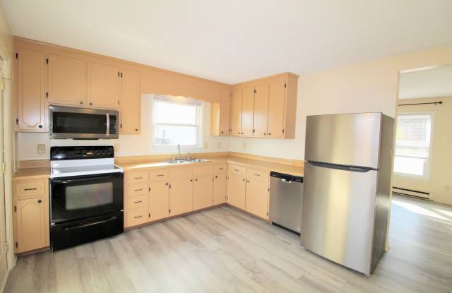 3 bedroom townhome in Timberville. Great backyard and conveniently located. photos photos 3 bedroom townhome in Timberville. Great backyard and conveniently located. photos photos