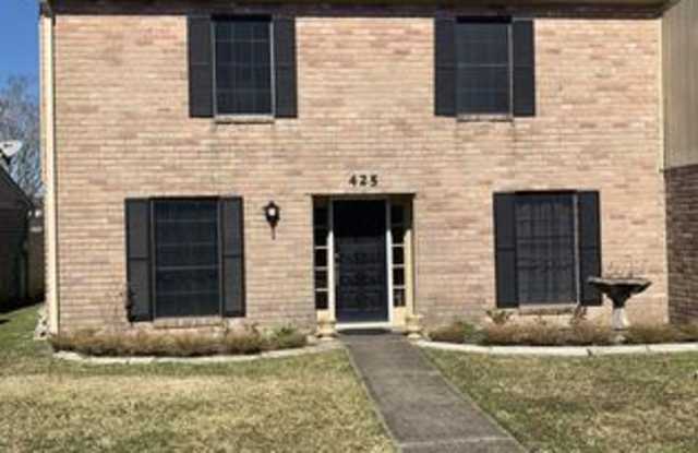 425 Yorktown Ln - 425 Yorktown Lane, Beaumont, TX 77707