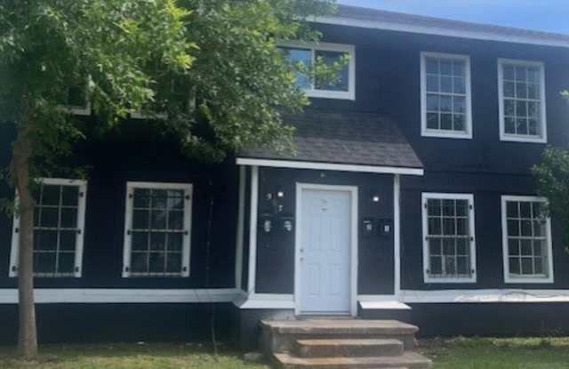 907 Elizabeth St - 1 photos photos